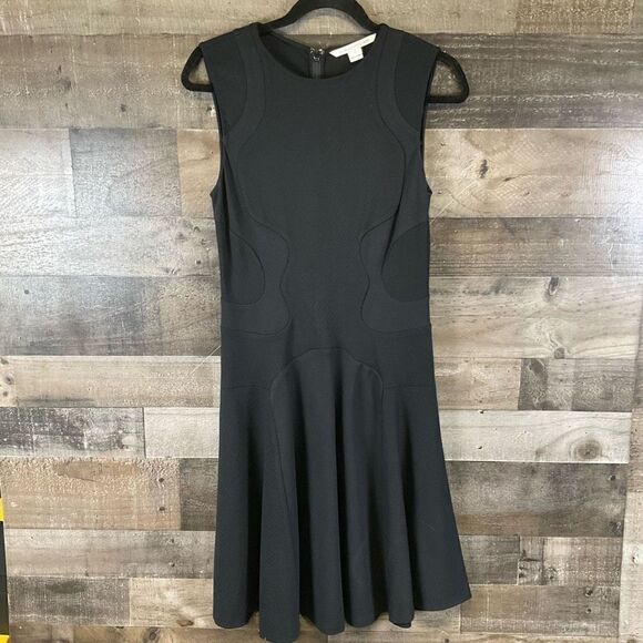 Diane von Furstenburg Women’s Size 4 Sheath Dress Black Mid Length Sleeveless - Picture 1 of 6